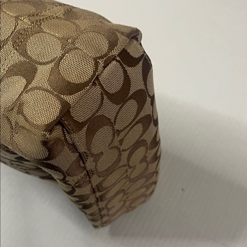 Coach Signature Tote. - Picture 4 of 13